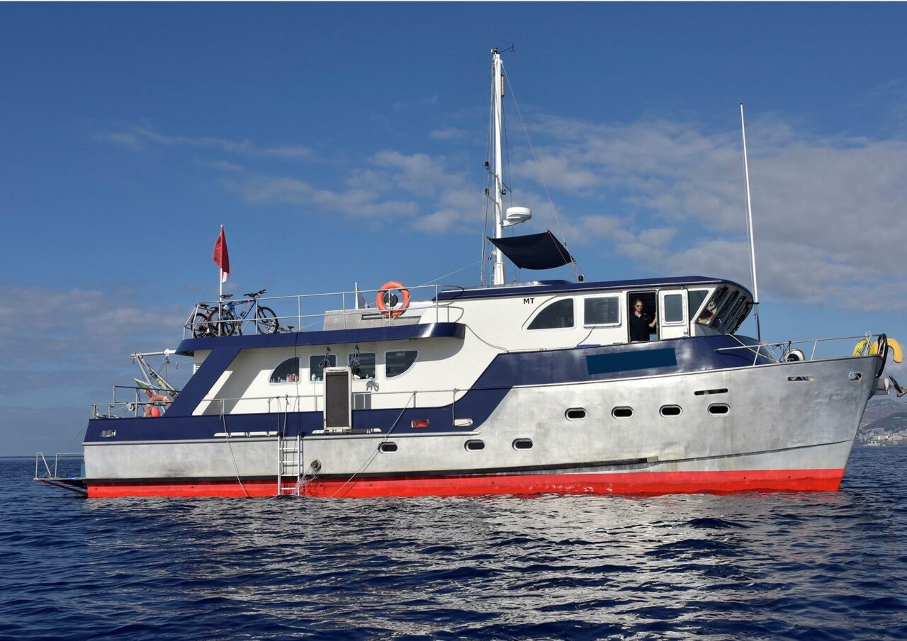 16.9m Oceanic Research Vessel & Submarine for Sale