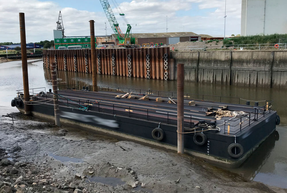 30m Flattop Barge for Charter