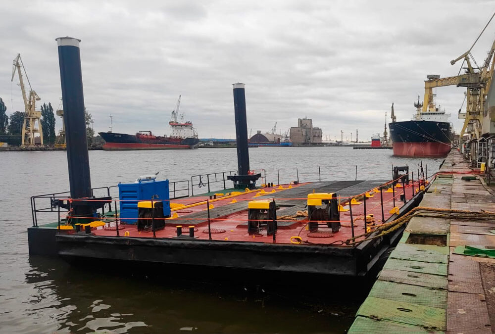 20m Flattop Barge – For Sale or Charter